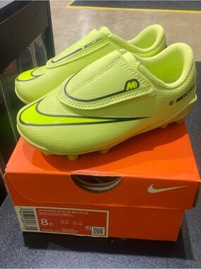 Nike JR Vapor 16 Club FG/MG Soccer Cleats Size 8 FQ8290-300) Lime Volt NWT